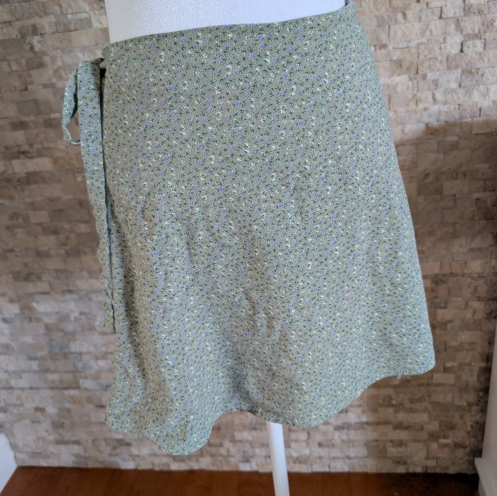 Brandy Melville Floral Genevieve Green Wrap Skirt One Size Clean Girl Coquette image 5